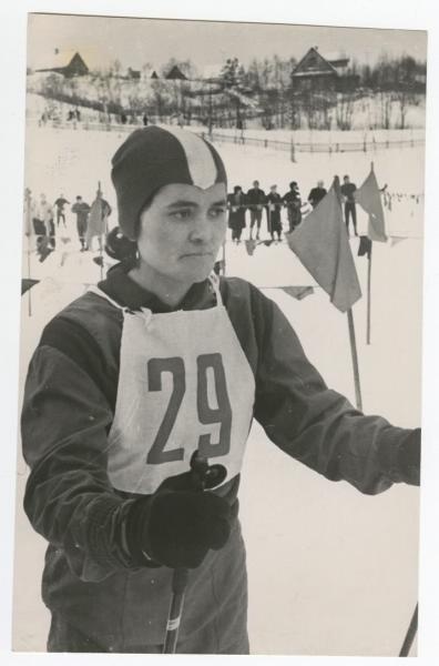 Лыжница Радья Ерошина, март 1961, Ленинградская обл., дер. Кавголово