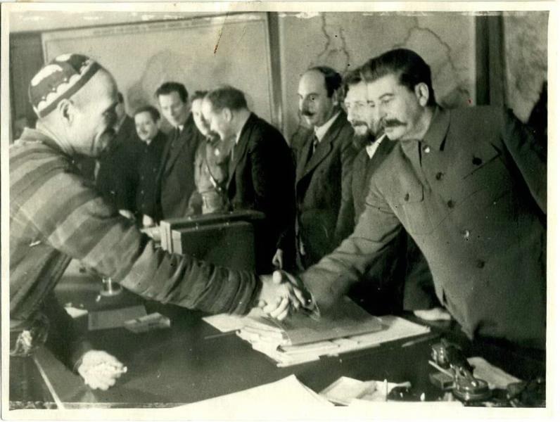 На совещании, 1930 - 1937, г. Москва (?)