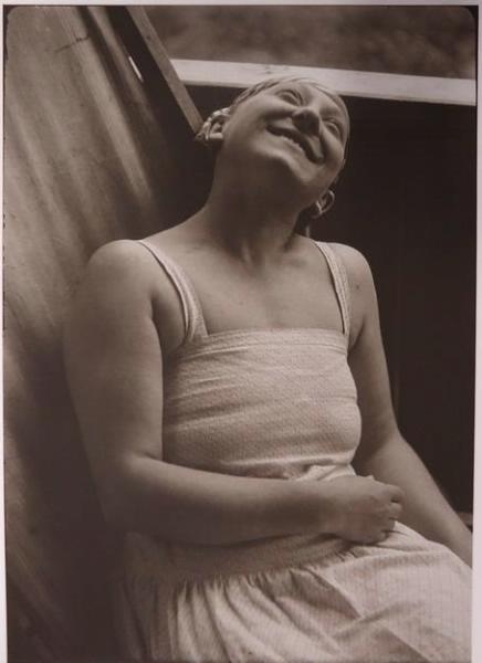 Варвара Степанова в Пушкино, 1927 год, Московская губ., г. Пушкино. Выставка «1932-й. До и после. Родченко» с этой фотографией.