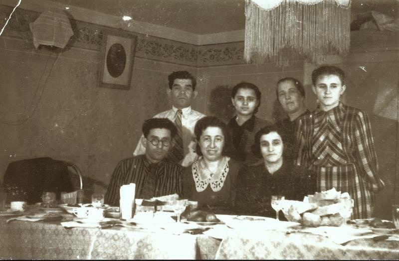 Семейный портрет, 1953 год, Украинская ССР, г. Днепропетровск. С 2016 года – город Днепр.