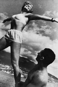 Молодость, 1933 год. Выставки: «Витрина режима», «...только вряд найдете вы в России целой три пары стройных женских ног», «15 лучших фотографий Ивана Шагина» и видео&nbsp;«К 180-летию фотографии. Эпизод VI: "Серебряно-желатиновые отпечатки с проявлением"» с этим снимком. 