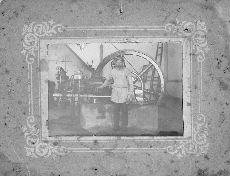 Портрет рабочего у станка, 1900-е