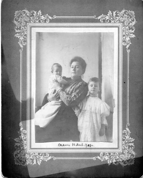 Женщина с детьми, 10 января 1910