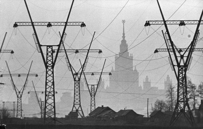 Главное здание МГУ через ЛЭП, 1963 - 1964, г. Москва
