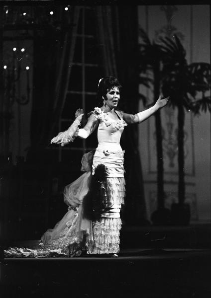 Певица, солистка Большого театра Клара Кадинская в роли Виолетты в опере «Травиата», 1977 год, г. Москва