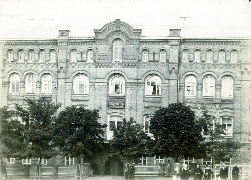 Киевская гостиница, 1889 - 1901, г. Киев. Надпись на фасаде: 4 корпус с № 117 по № 163.