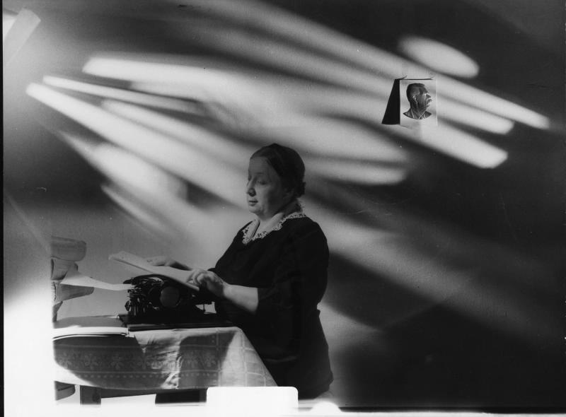 Университет, 1963 год, г. Москва. Выставка «Главное орудие слова в ХХ веке» с этой фотографией.