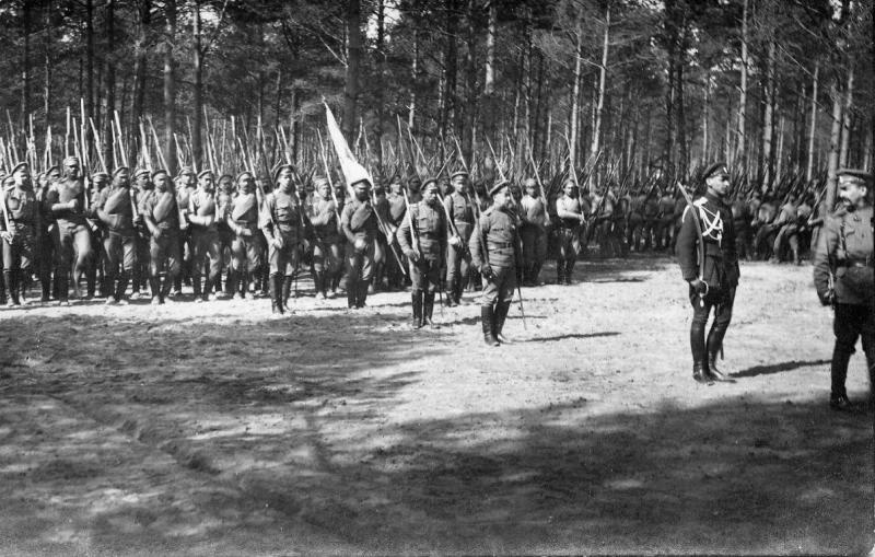 266-й пехотный Пореченский полк. В строю со знаменем полка, 1916 год