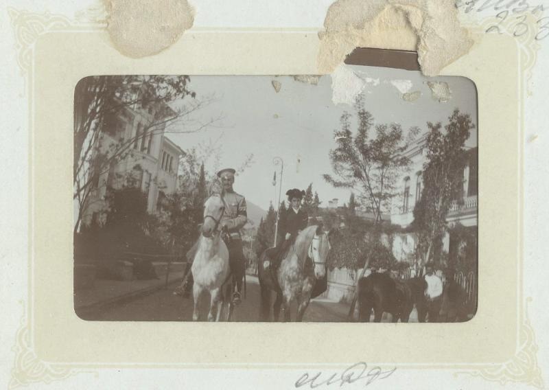 Прогулка на лошадях, 1890 - 1909, Таврическая губ., Крым. Выставка «На прогулке» с этой фотографией.&nbsp;