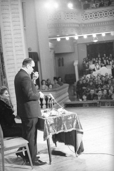 Вечер поэта Э. Асадова в ЦДЖ, 1960-е, г. Москва