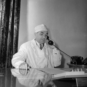 Хирург-онколог Николай Блохин, 1952 - 1959, г. Москва. Выставка «У меня зазвонил телефон...» с этой фотографией.