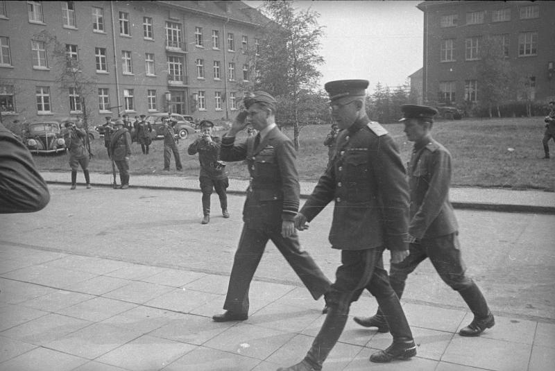 Артур Уильям Теддер и советские военачальники, май 1945, Германия, г. Берлин