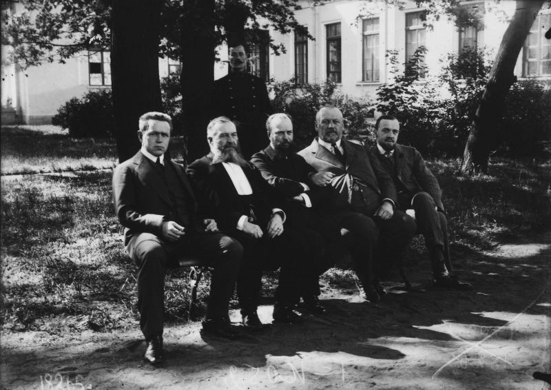 Группа членов Государственной Думы, 1906 год, г. Санкт-Петербург.  Второй справа – Михаил Родзянко.