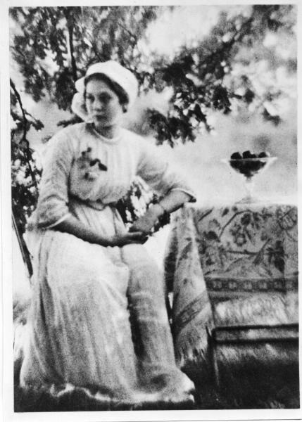 Нина Александровна Петрова, 1912 год, Киевская губ., г. Киев. Племянница фотографа.