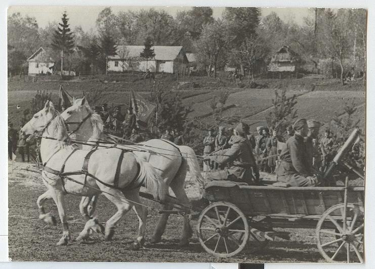 Минометный расчет на параде, 1941 - 1945
