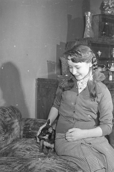 Портрет девочки с собачкой, 1950-е, г. Москва