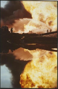 Из серии «Пожар на Каспии», 1980-е. Выставка «Яркие восьмидесятые: СССР на пороге перемен» с этой фотографией.&nbsp;