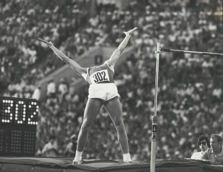 «Победа!», 19 июля 1980 - 3 августа 1980, г. Москва. Выставки «Мы – чемпионы!»&nbsp;и «Советские покорители Олимпа» с этой фотографией.