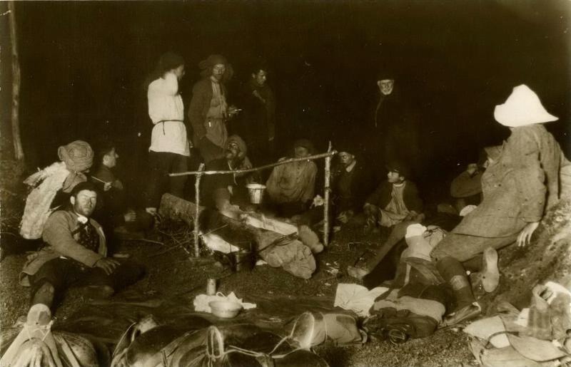 Последняя ночевка на тропе. У костра, 1928 год, Грузинская ССР