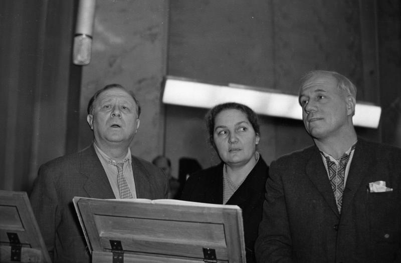 Алексей Кривченя, Евгения Смоленская, Иван Козловский в телевизионной студии, 1958 год, г. Москва