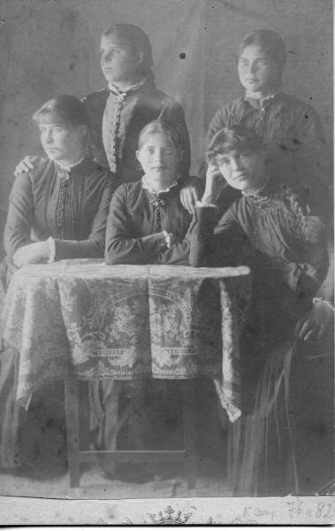 Пять девушек, 1910-е