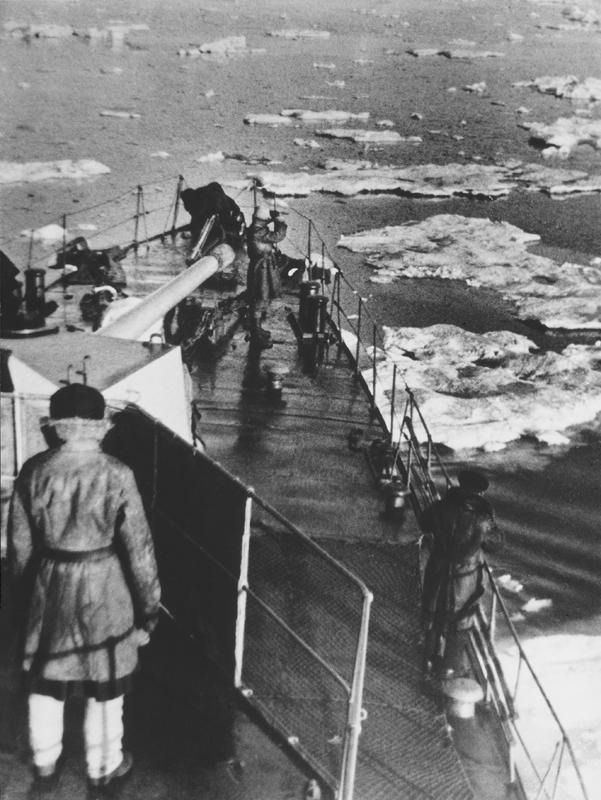 Палуба военного корабля в северных широтах. Северный флот, 1 октября 1942, Мурманская область