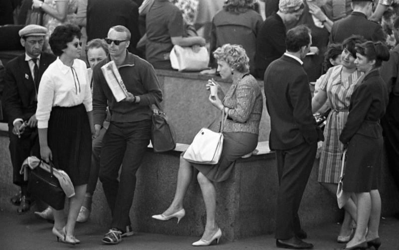 У парапета подземного перехода, 1965 год, г. Ленинград