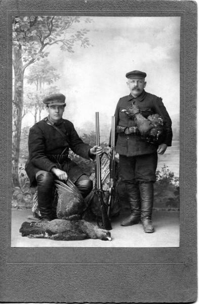 Портрет двух охотников, 1900-е