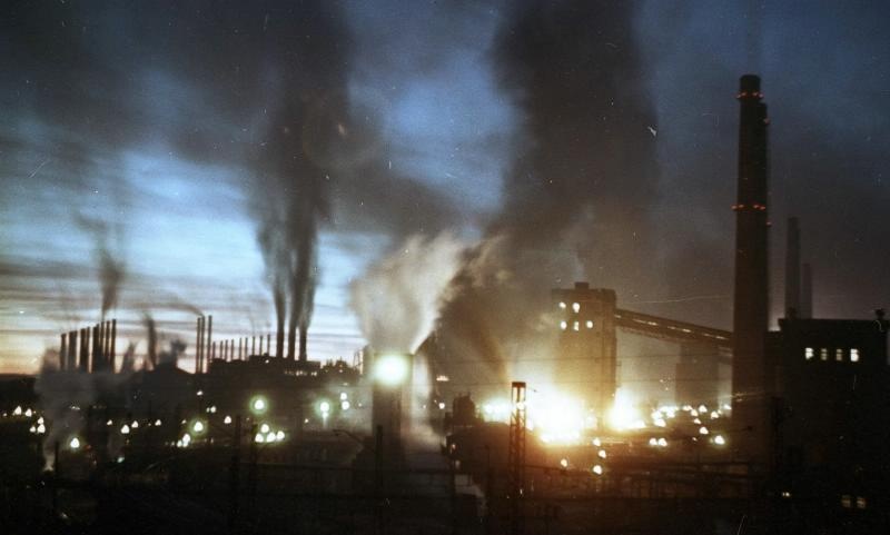 Общий вид Магнитогорского металлургического комбината ночью, 1964 год, г. Магнитогорск