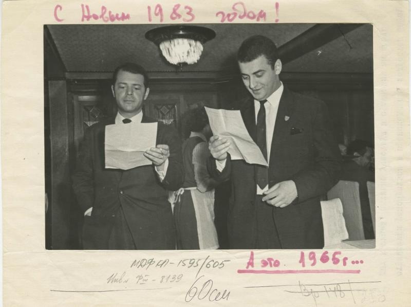 Драматург Григорий Горин и писатель Аркадий Арканов, декабрь 1965