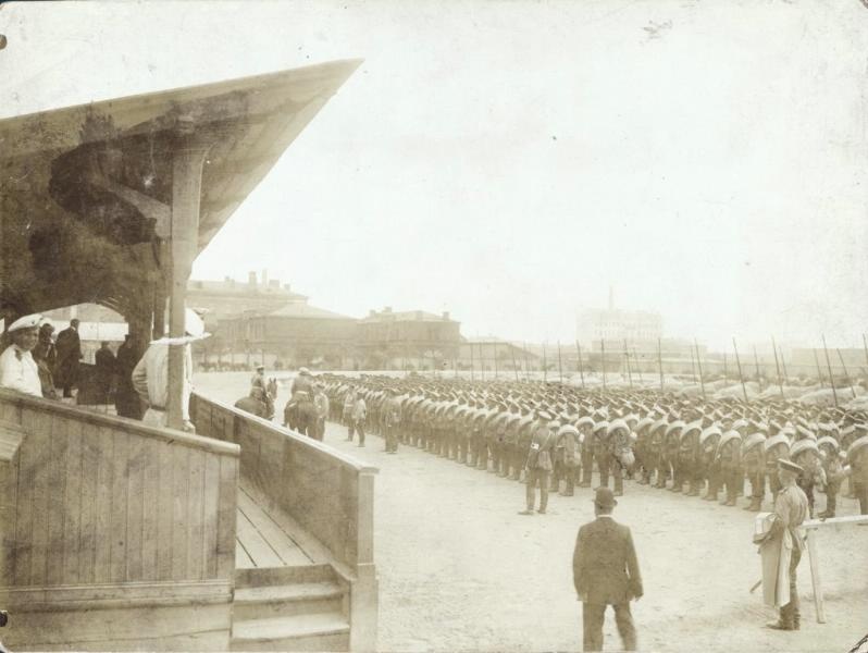 Парад частей русской армии накануне Первой мировой войны, 1914 год, г. Москва. Предположительно, фотография сделана на Ходынском поле.