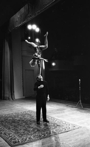 Выступление цирковых гимнастов, 1963 - 1964, г. Москва