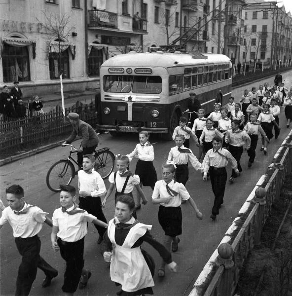 Пионерский отряд на марше, 1954 год, г. Владимир