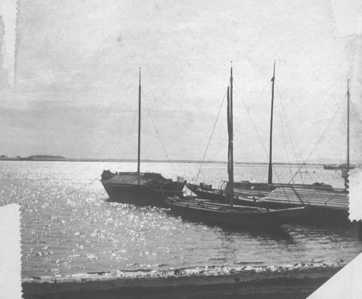 Вид с берега на судна с мачтами, 1905 - 1917
