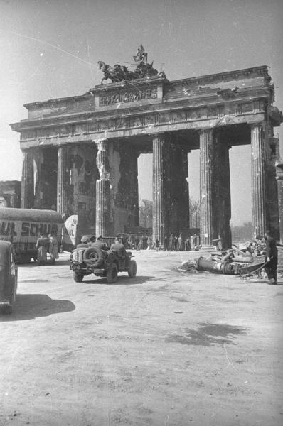 Бранденбургские ворота, 1945 год, Германия, г. Берлин