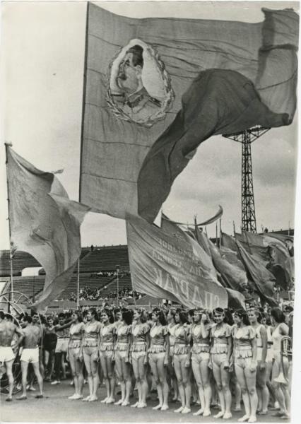 Участницы спортивного парада, 1930-е, г. Москва (?)