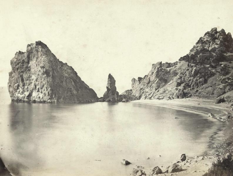 Скалы Дива и Монах, 1890 - 1900, Таврическая губ., пос. Симеиз. Скала Монах была разрушена землетрясением 1927 года и штормом 1931 года.