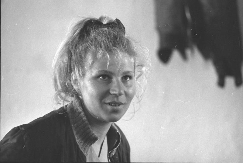Портрет студентки стройотряда МГУ, 1967 год, Архангельская обл., Соловецкий о.. Из серии «Студенческий отряд МГУ на Соловках».Выставка «Советские блондинки» с этой фотографией.