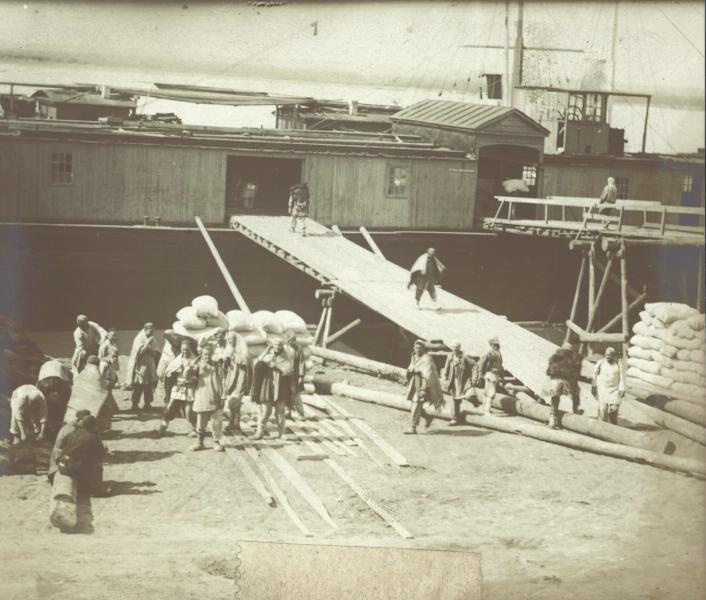 Работа грузчиков в порту, 1905 - 1915