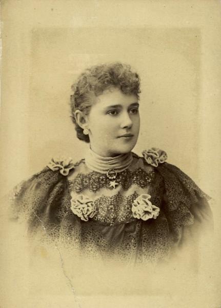 Портрет молодой женщины, 1890 - 1909, г. Москва
