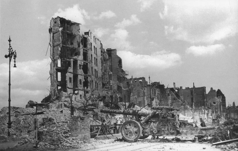 В Берлине, 2 мая 1945, Германия, г. Берлин