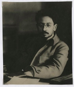 Яков Свердлов, 1 января 1919 - 16 марта 1919. Выставка «Петр Оцуп. Официальный государственный фотограф» с этим снимком.