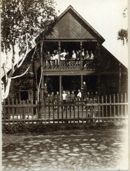 Деревянный двухэтажный дом, 1900-е