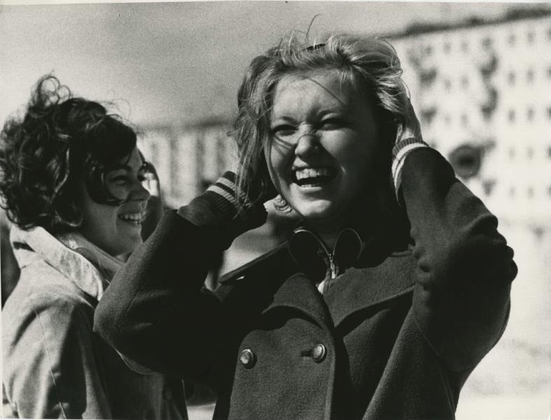 Смеющиеся девушки, 1970-е. Выставка «Симфония смеха» с этой фотографией.