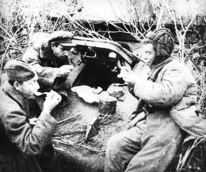 Обед танкистов, ноябрь 1943