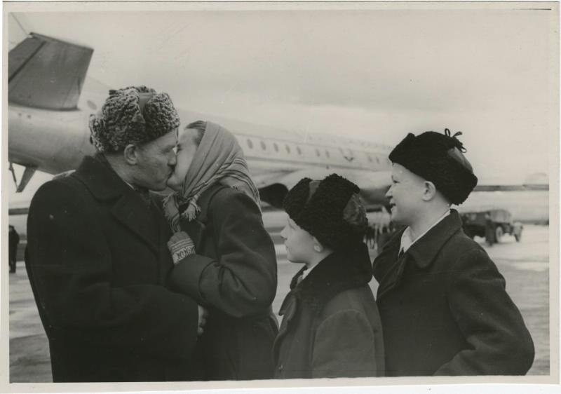 Встреча у самолета, 1960-е