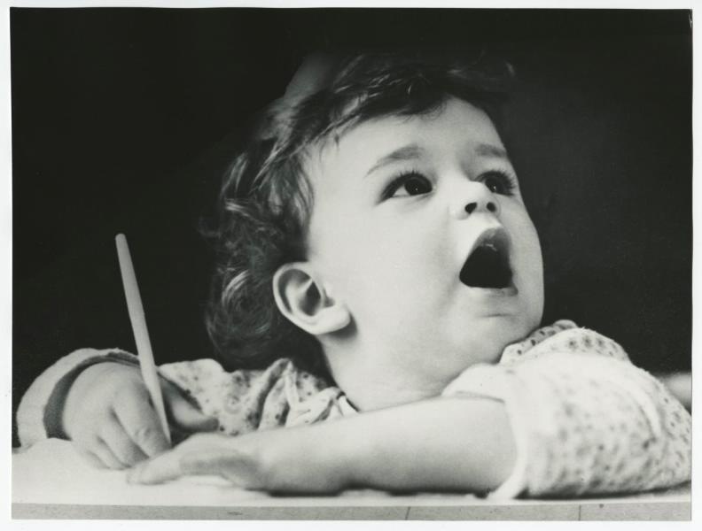 «Первые рисунки», 1969 год. Выставка «20 лучших фотографий Эдуарда Пенсона» с этой фотографией.