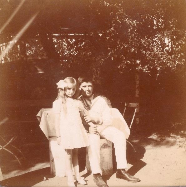 Мальчик с девочкой, 1895 - 1905