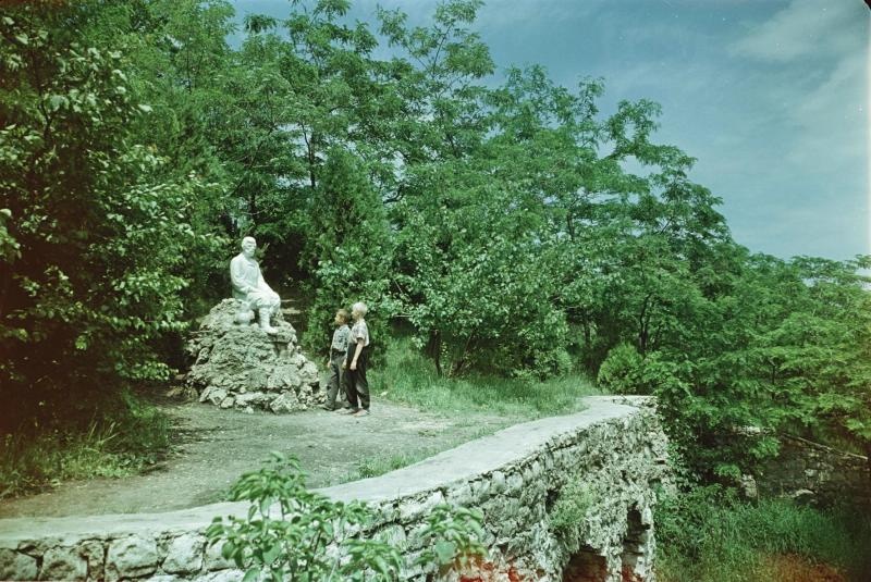 «Мужичок» – памятник основателям города, 1963 - 1965, Ставропольский край, г. Ессентуки