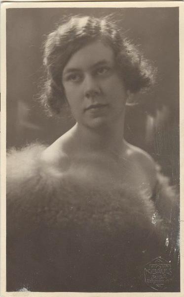 Портрет молодой женщины, 1924 год